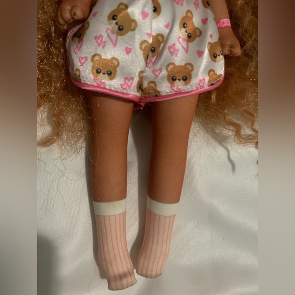 Na Na Na Surprise Teens Slumber Party 11" Lara Vonn Doll W/Sleeping Bag & Pillow - Picture 4 of 9